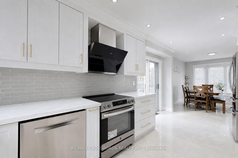 Photo 11 at 49 King Louis Crescent, L'Amoreaux, Toronto