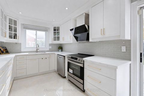 Photo 12 at 49 King Louis Crescent, L'Amoreaux, Toronto