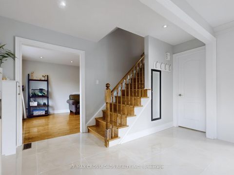Photo 16 at 49 King Louis Crescent, L'Amoreaux, Toronto