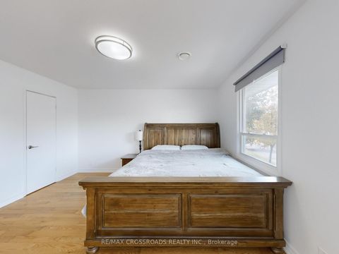 Photo 17 at 49 King Louis Crescent, L'Amoreaux, Toronto