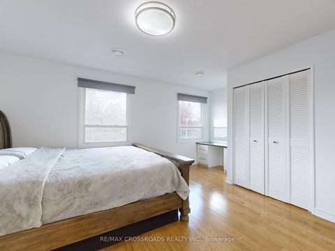 Photo 18 at 49 King Louis Crescent, L'Amoreaux, Toronto