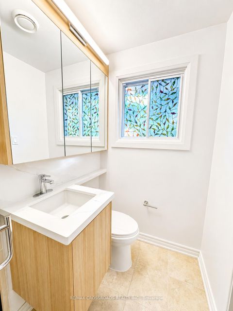 Photo 20 at 49 King Louis Crescent, L'Amoreaux, Toronto