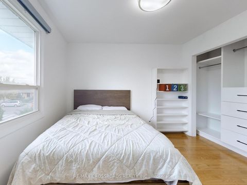 Photo 22 at 49 King Louis Crescent, L'Amoreaux, Toronto