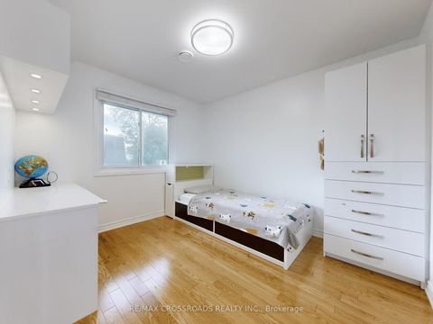 Photo 23 at 49 King Louis Crescent, L'Amoreaux, Toronto