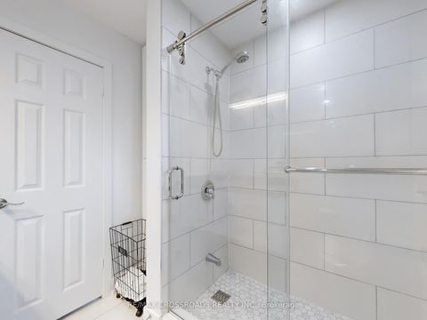 Photo 28 at 49 King Louis Crescent, L'Amoreaux, Toronto