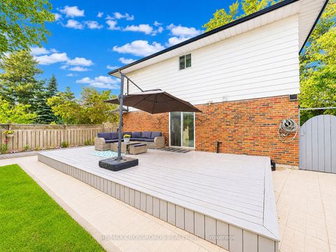 Photo 34 at 49 King Louis Crescent, L'Amoreaux, Toronto