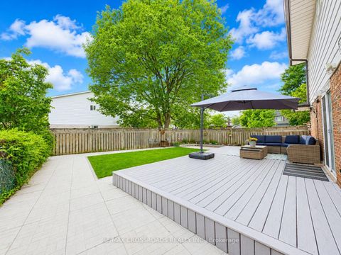 Photo 35 at 49 King Louis Crescent, L'Amoreaux, Toronto