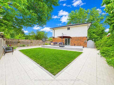 Photo 36 at 49 King Louis Crescent, L'Amoreaux, Toronto