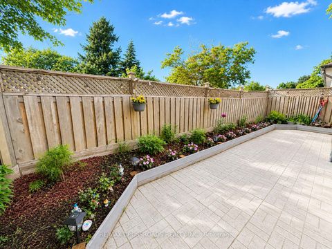 Photo 37 at 49 King Louis Crescent, L'Amoreaux, Toronto