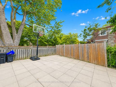 Photo 39 at 49 King Louis Crescent, L'Amoreaux, Toronto