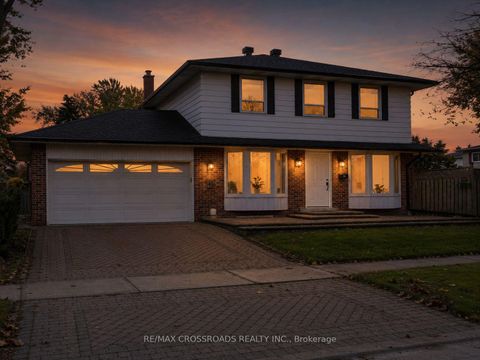 Photo 43 at 49 King Louis Crescent, L'Amoreaux, Toronto