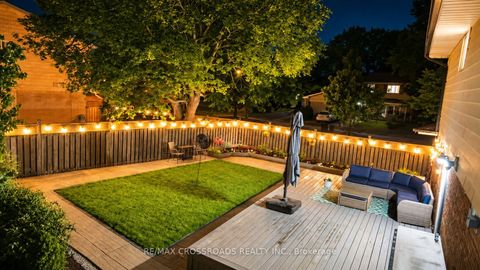 Photo 44 at 49 King Louis Crescent, L'Amoreaux, Toronto