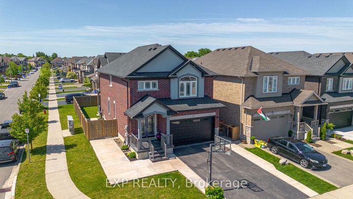 Photo 1 at 17 Narbonne Crescent, Stoney Creek Mountain, Hamilton
