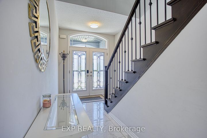 Photo 4 at 17 Narbonne Crescent, Stoney Creek Mountain, Hamilton