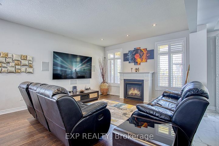 Photo 10 at 17 Narbonne Crescent, Stoney Creek Mountain, Hamilton