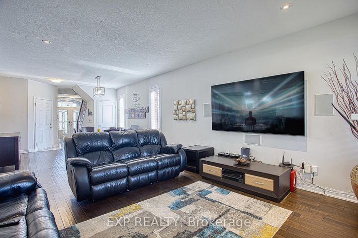 Photo 12 at 17 Narbonne Crescent, Stoney Creek Mountain, Hamilton