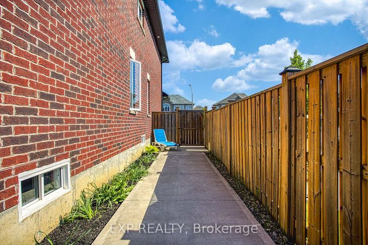 Photo 31 at 17 Narbonne Crescent, Stoney Creek Mountain, Hamilton