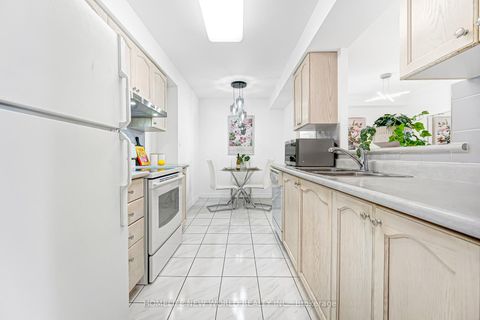 Photo 11 at 908 - 88 Grandview Way, Willowdale East, Toronto