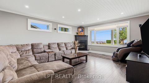 Photo 4 at 165 Lake Drive E, Historic Lakeshore Communities, Georgina