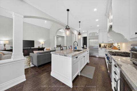 Photo 6 at 9 Wolford Court, Historic Lakeshore Communities, Georgina