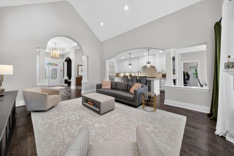 Photo 10 at 9 Wolford Court, Historic Lakeshore Communities, Georgina