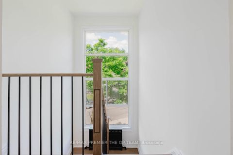 Photo 3 at 299 Quebec Avenue, Junction Area, Toronto