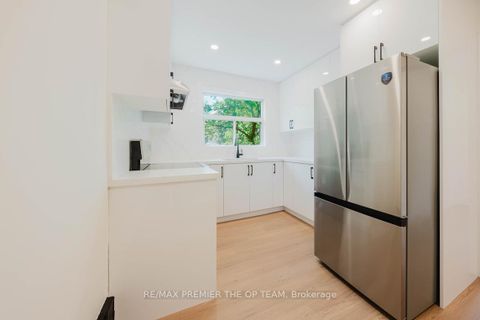 Photo 6 at 299 Quebec Avenue, Junction Area, Toronto