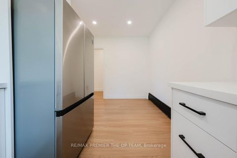Photo 8 at 299 Quebec Avenue, Junction Area, Toronto
