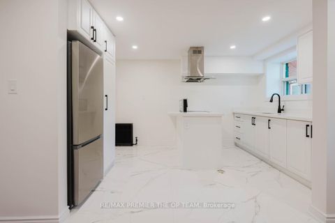 Photo 21 at 299 Quebec Avenue, Junction Area, Toronto