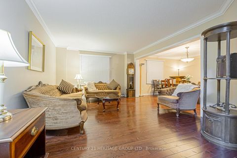 Photo 2 at 8 Millcroft Way, Brownridge, Vaughan