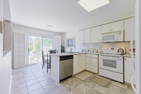 Photo 7 at 8 Millcroft Way, Brownridge, Vaughan