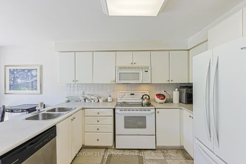 Photo 8 at 8 Millcroft Way, Brownridge, Vaughan