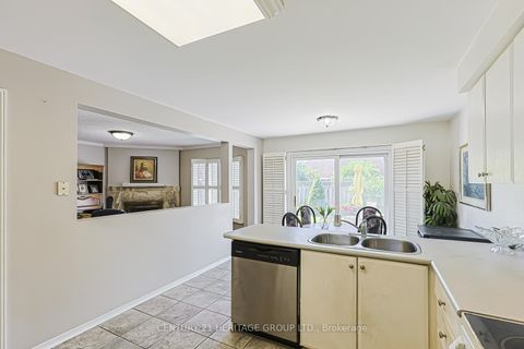 Photo 10 at 8 Millcroft Way, Brownridge, Vaughan