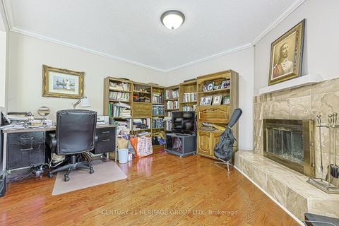 Photo 13 at 8 Millcroft Way, Brownridge, Vaughan
