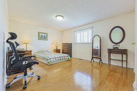 Photo 17 at 8 Millcroft Way, Brownridge, Vaughan