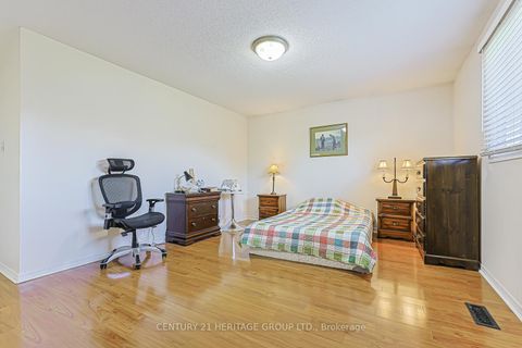 Photo 18 at 8 Millcroft Way, Brownridge, Vaughan