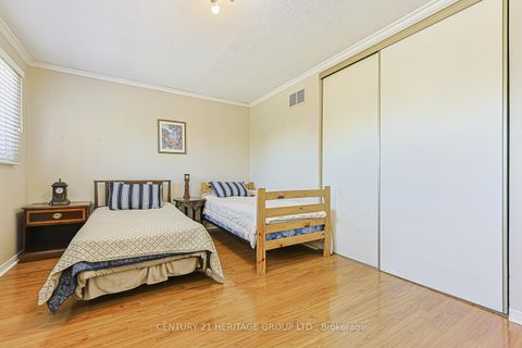 Photo 22 at 8 Millcroft Way, Brownridge, Vaughan