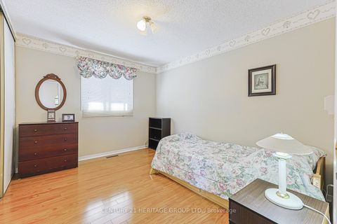 Photo 25 at 8 Millcroft Way, Brownridge, Vaughan