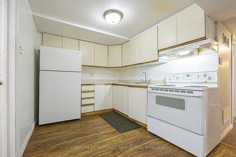 Photo 31 at 8 Millcroft Way, Brownridge, Vaughan