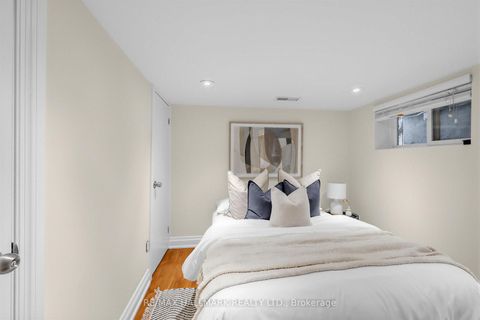 Photo 16 at 1292 Woodbine Avenue, East York, Toronto