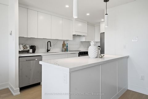 Photo 5 at 911 - 45 Southport Street, Swansea, Toronto
