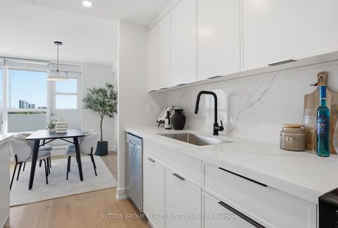 Photo 10 at 911 - 45 Southport Street, Swansea, Toronto