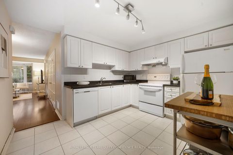 Photo 11 at 1125 - 28 Sommerset Way, Willowdale East, Toronto