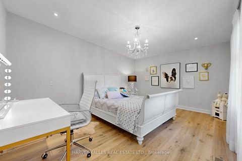 Photo 32 at 21 Kellam Street, Kleinburg, Vaughan