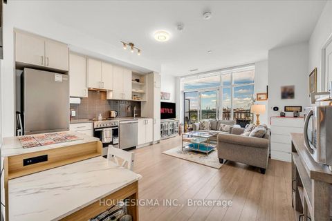 Photo 11 at 1006 - 50 George Butchart Drive, CFB, Toronto