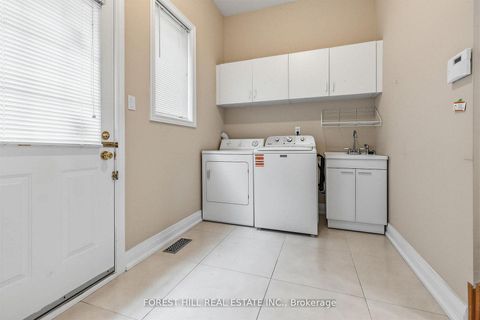 Photo 10 at 17 Lady Lynn Crescent, Doncrest, Richmond Hill