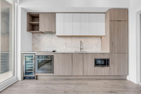Photo 13 at 919 - 2020 Bathurst Street, Cedarvale, Toronto