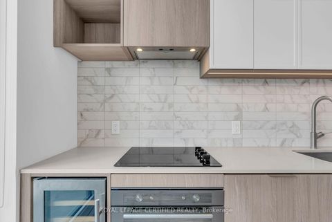 Photo 15 at 919 - 2020 Bathurst Street, Cedarvale, Toronto
