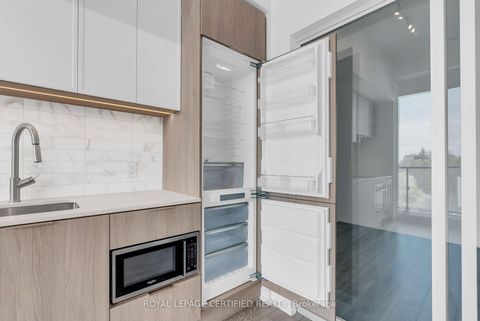 Photo 16 at 919 - 2020 Bathurst Street, Cedarvale, Toronto