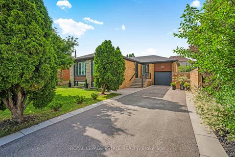 Photo 0 at 272 Searle Avenue, Bathurst Manor, Toronto